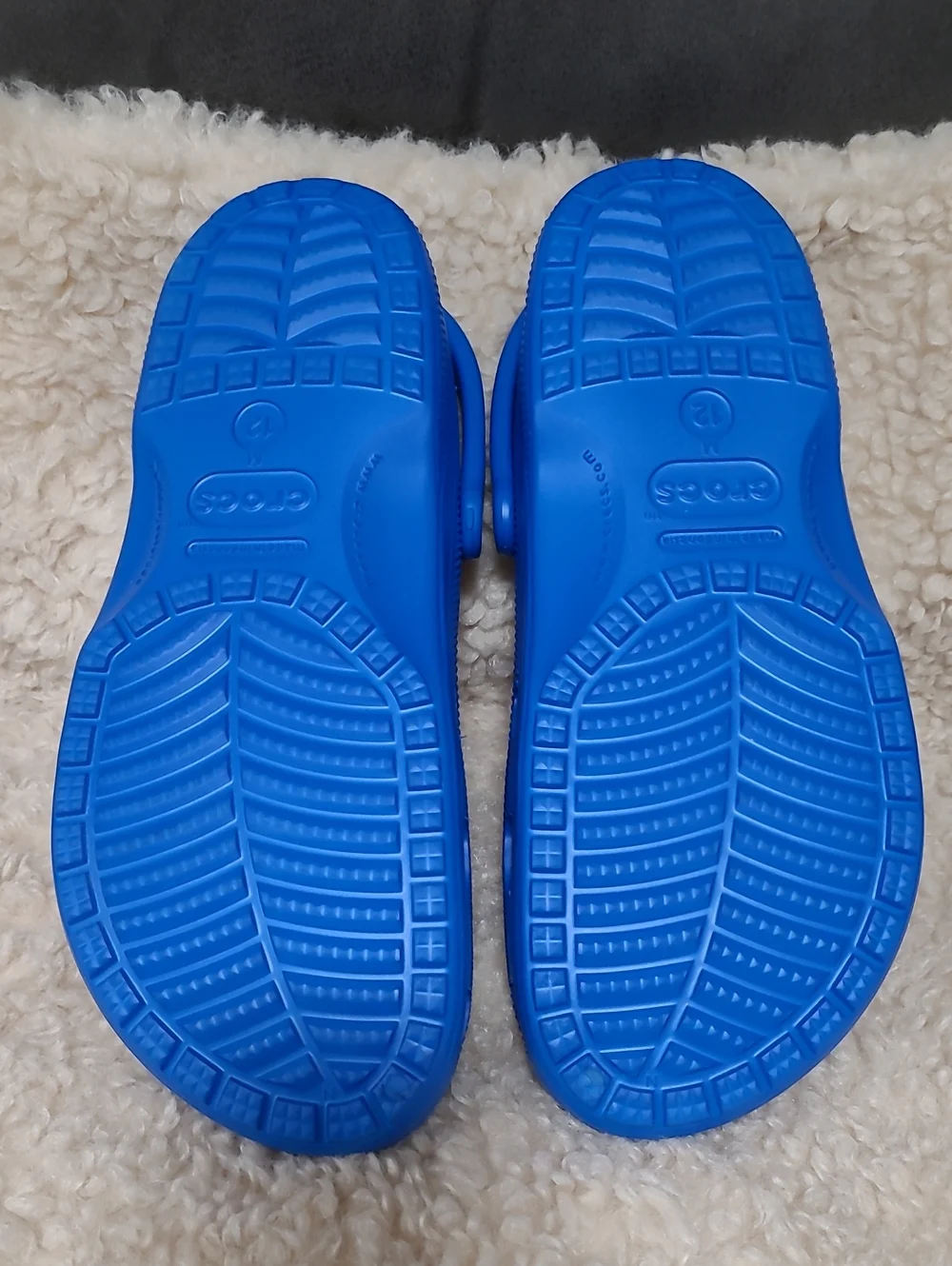 CROCS Men's Size 12 Royal Blue Classic Clogs with Vent Holes
